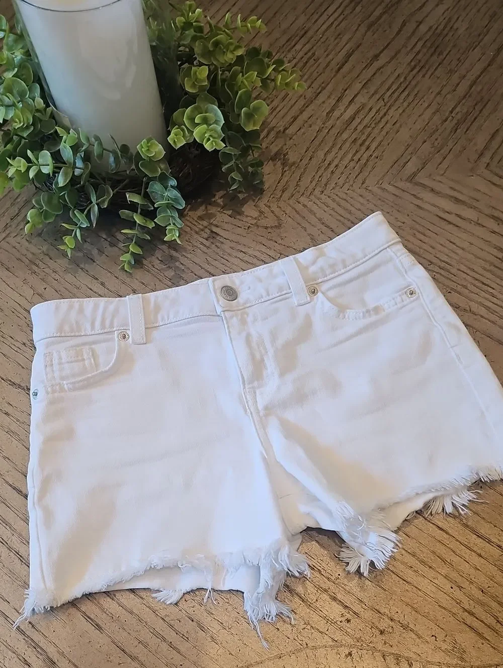 White Frayed Hem Denim Shorts Size L 10/12 NEW CONDITION